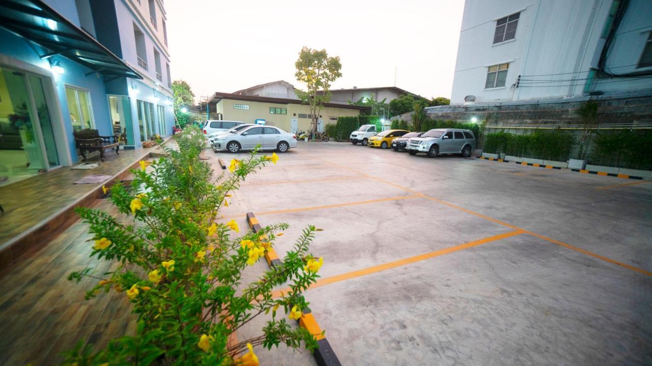The Willing Hotel And Residence Bangkok Exterior photo